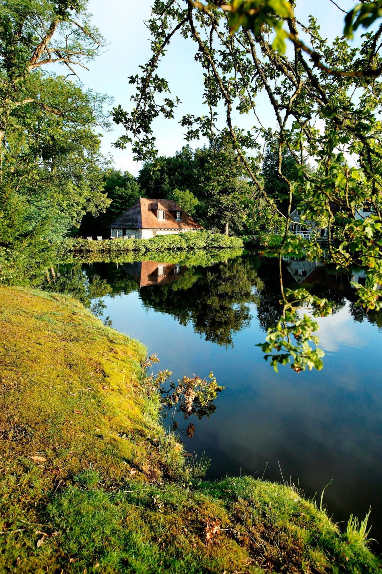 Au Moulin De La Gorce Bed & Breakfast La Roche-l'Abeille Bagian luar foto